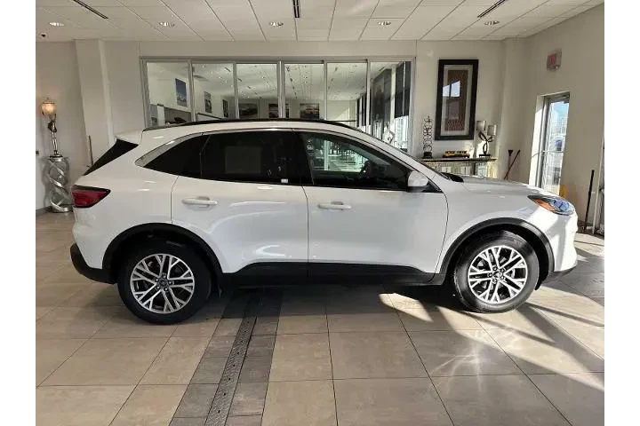 $20890 : Ford Escape 2022 AWD SEL 4dr image 2