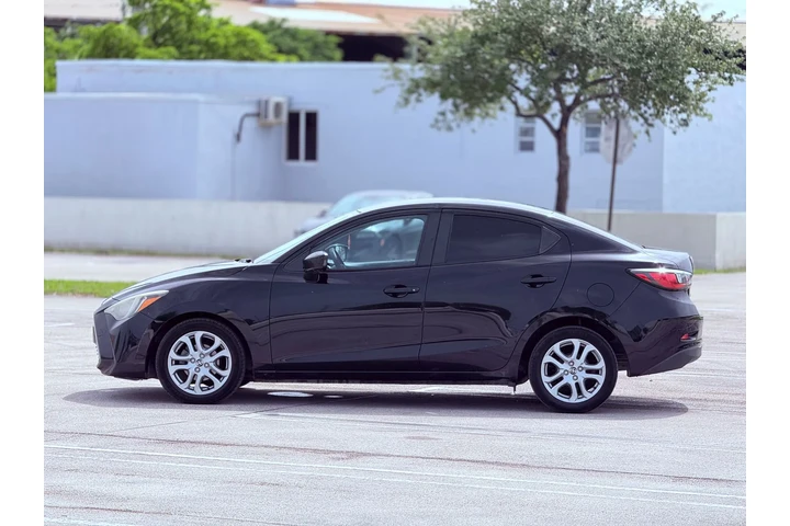 $5999 : Scion IA 2016 image 5
