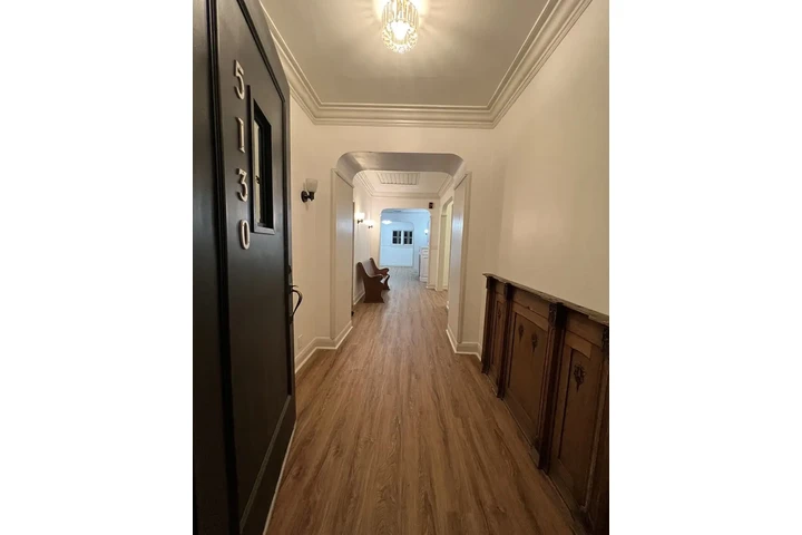 $1000 : spacious Cute updated home image 3