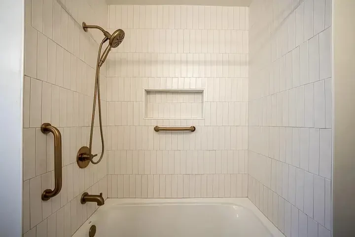 $900 : Beautiful Home...LAKEWOOD,CA image 6