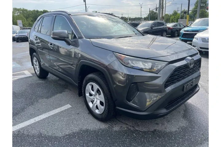 $16900 : 2019 RAV4 LE image 4