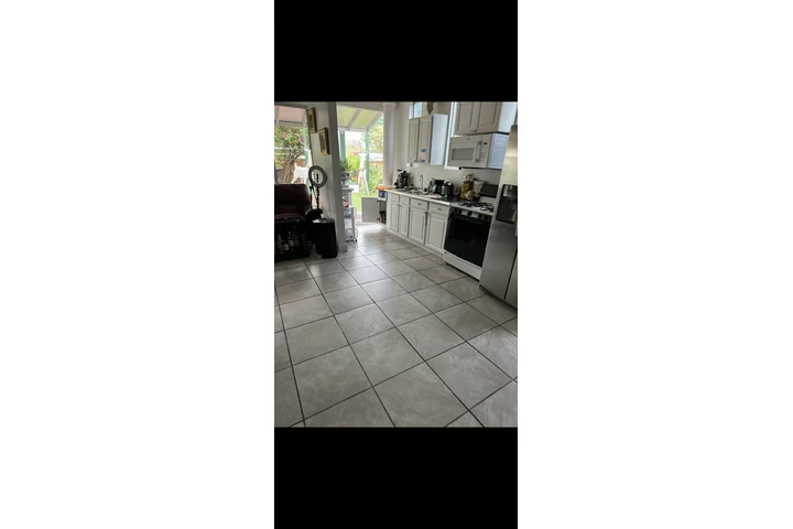 $750 : CUARTO AMUEBLADO image 3