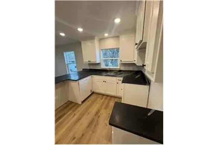 $1795 : Rental property with 3 bedro image 5