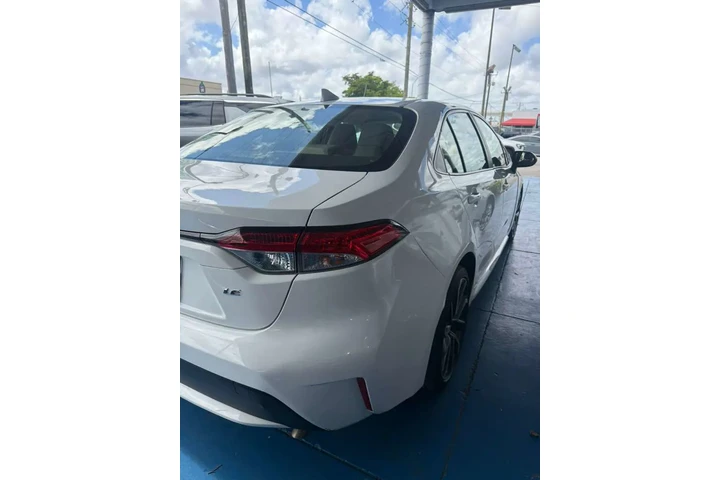 $1500 : Corolla LE image 3