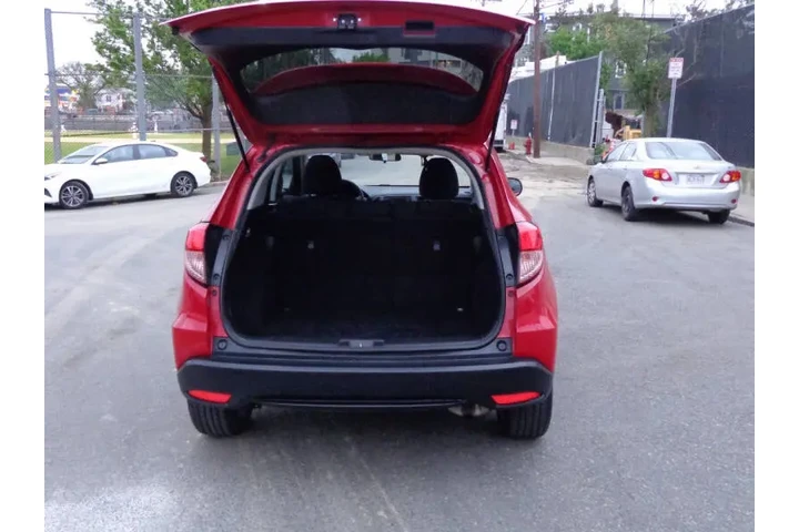$13950 : 2017 HR-V LX image 8