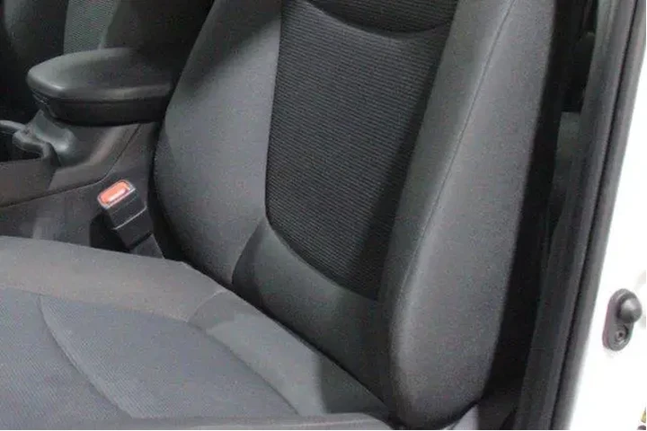 $30998 : Toyota RAV4 2024 AWD LE 4dr image 5