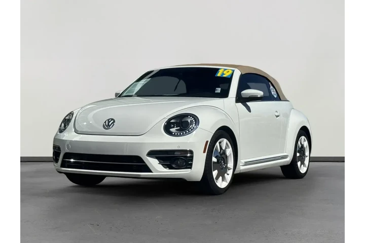 Volkswagen Beetle Convertibl image 1