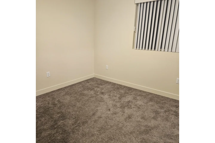 $900 : SE RENTA CUARTO image 2