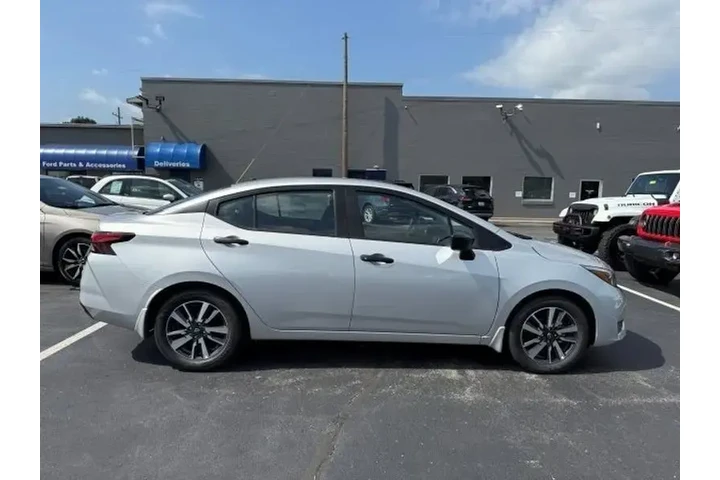 $17995 : Nissan Versa 2025 S 4dr Seda image 6