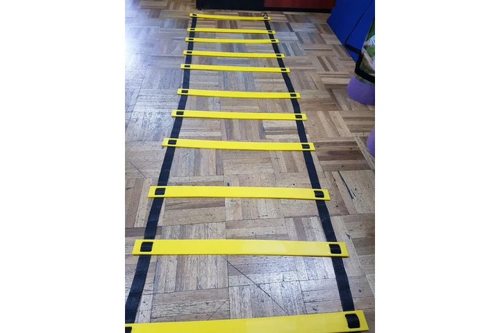 $1 : Escalera de entrenamiento image 3