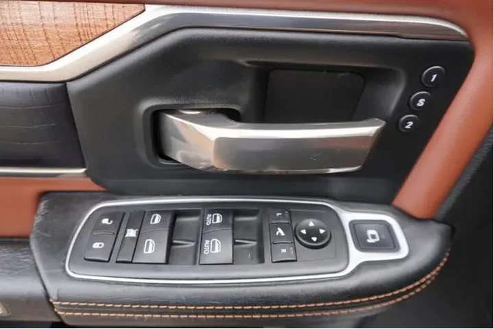 $39988 : Ram 2500 2019 4x4 Laramie Lo image 9