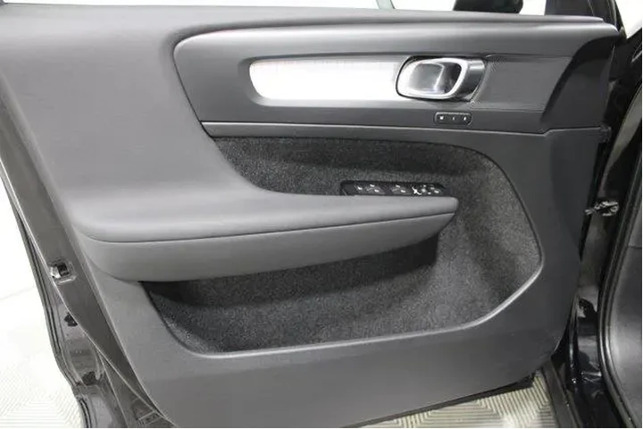 $25905 : Volvo XC40 2022 AWD T5 Momen image 6