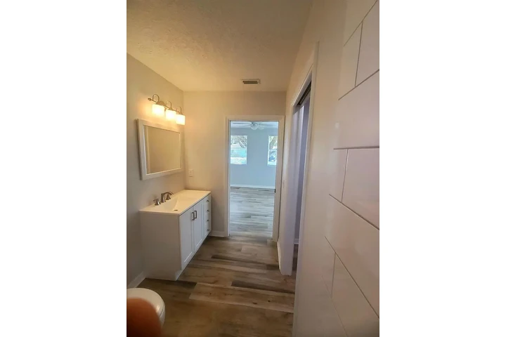 $900 : Comfortable 2 bedroom, 2 image 8