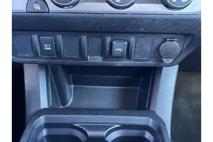 $22256 : Toyota Tacoma 2022 4x2 SR5 4 image 9