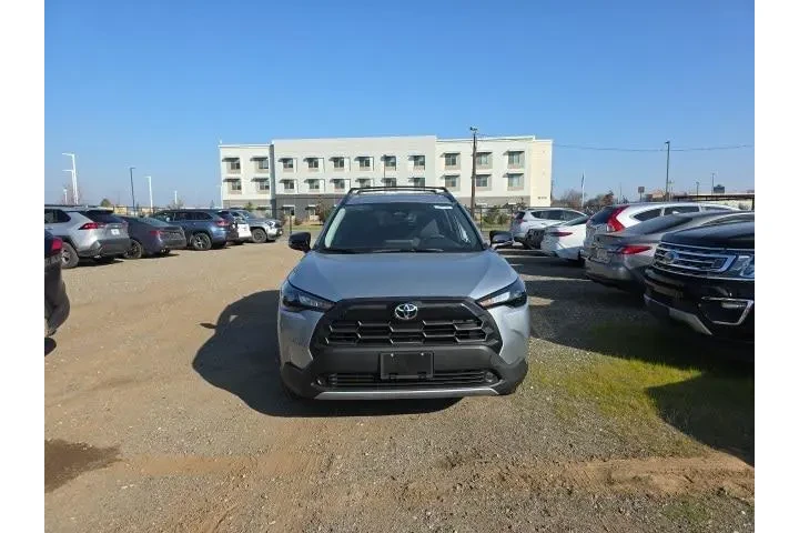 $33900 : Toyota Corolla Cross 2026 LE image 2