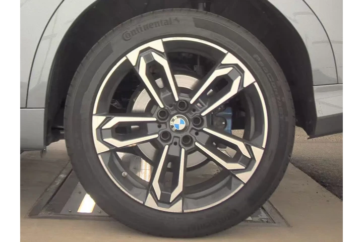 $36477 : BMW X2 2025 AWD xDrive28i 4d image 9