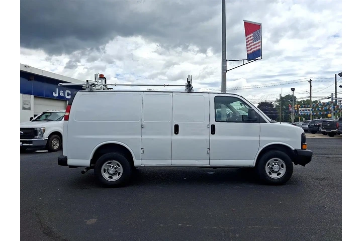 $12900 : 2015 Express 2500 Cargo FFV image 7