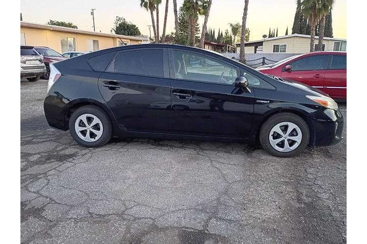 $5800 : 2012 toyota prius image 6
