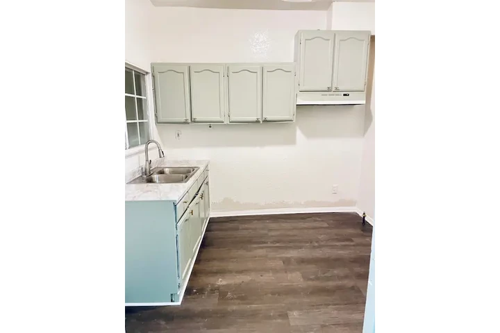 $1750 : 1 BED APT IN HUNTINGTON PARK image 8
