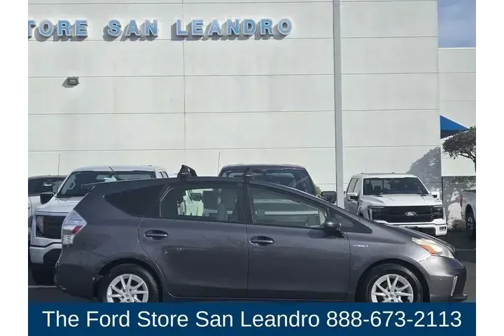 $9027 : Toyota Prius v 2012 Two 4dr image 7