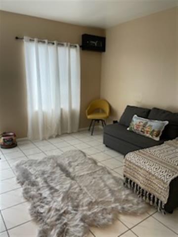 $1850 : COMPTON CASITA TRI-PLEX image 7