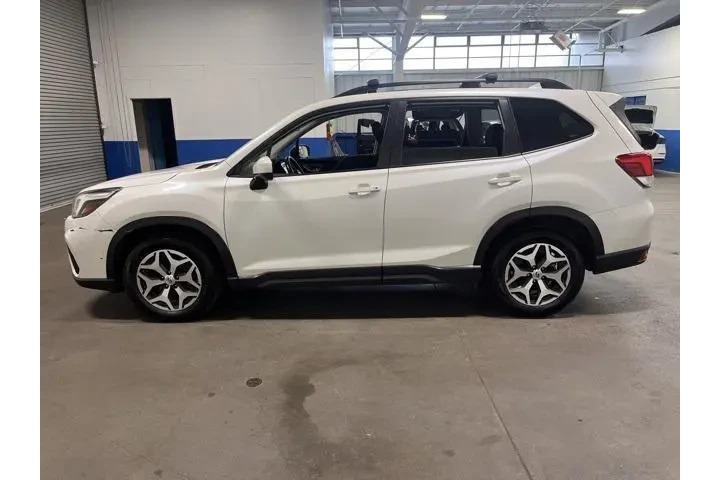 $17972 : Subaru Forester 2020 AWD Pre image 6