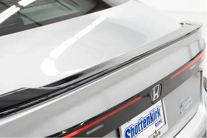 $31816 : Honda Accord Hybrid 2025 Spo image 9