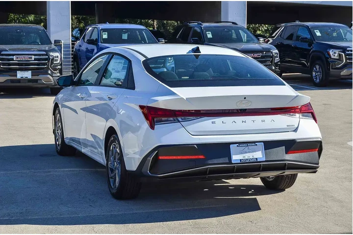 $26995 : Hyundai ELANTRA Hybrid 2026 image 4