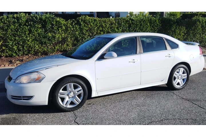 $2500 : CHEVY IMPALA 2011 image 2