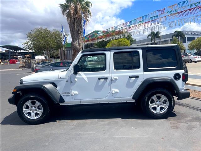 $31995 : 2019 Wrangler image 4