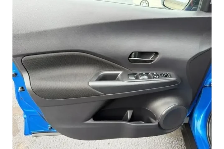 $17996 : Nissan Kicks 2024 S 4dr Cros image 9