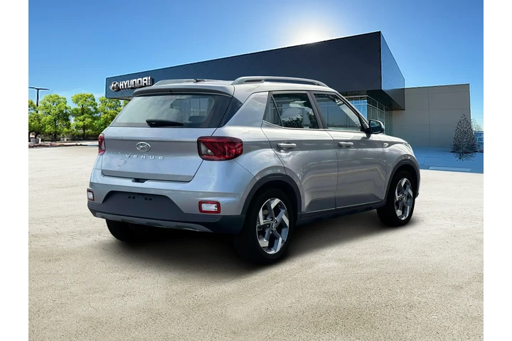 $17499 : Hyundai VENUE 2024 SEL 4dr C image 7