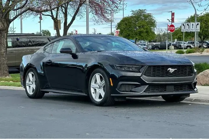 $31995 : Ford Mustang 2026 EcoBoost P image 9
