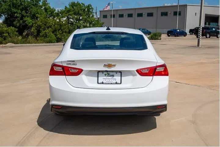 $19252 : Chevrolet Malibu 2023 LS 4dr image 9