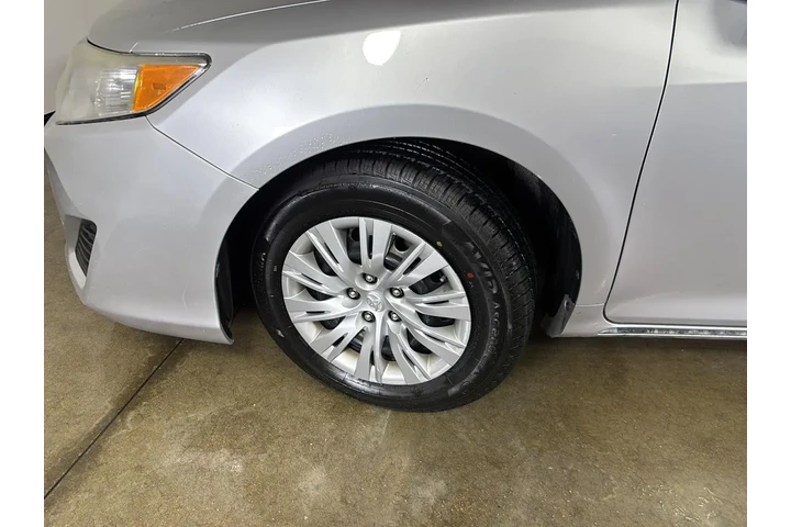 $12090 : 2014 Camry LE image 5