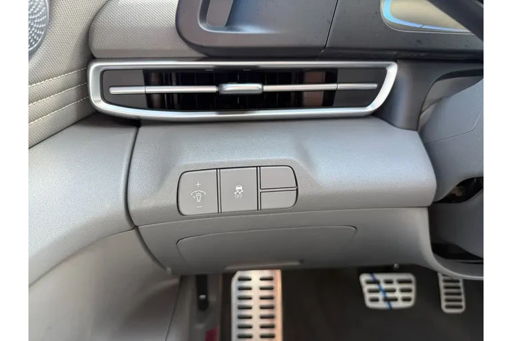 $24500 : Hyundai ELANTRA 2025 SEL Spo image 8