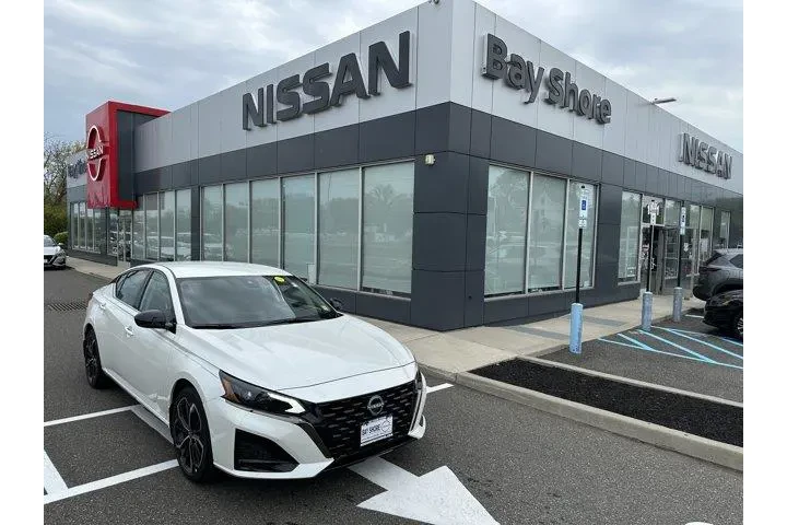 $21252 : Nissan Altima 2025 2.5 SR 4d image 1