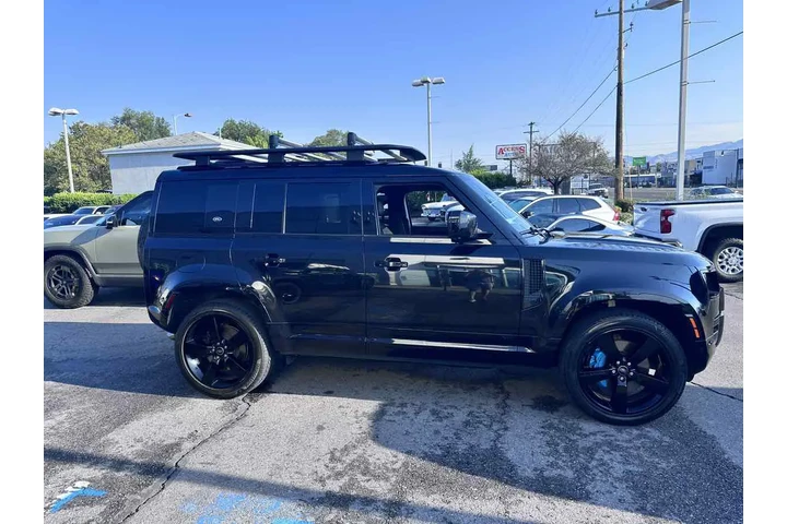 $73910 : 2022 Defender V8 image 6