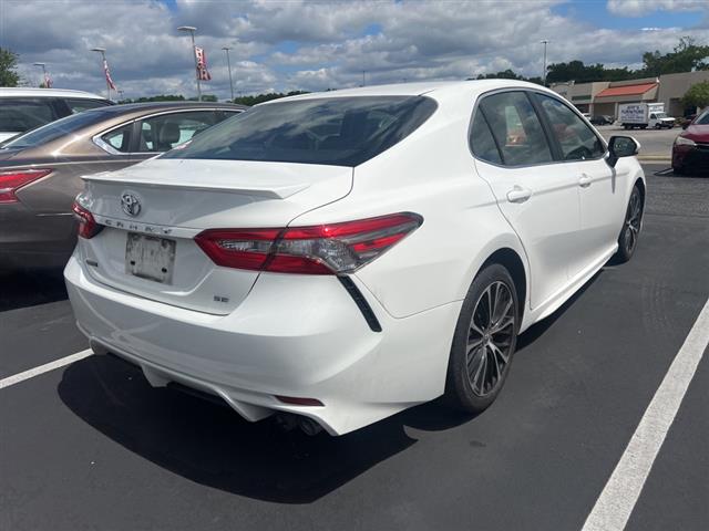 $17294 : PRE-OWNED 2018 TOYOTA CAMRY SE image 9