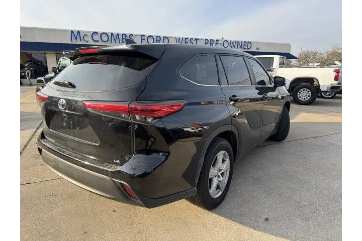 $29319 : Toyota Highlander 2023 LE 4d image 5