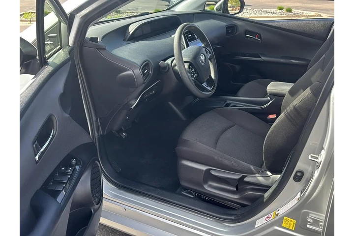 $16283 : 2022 Prius LE image 2
