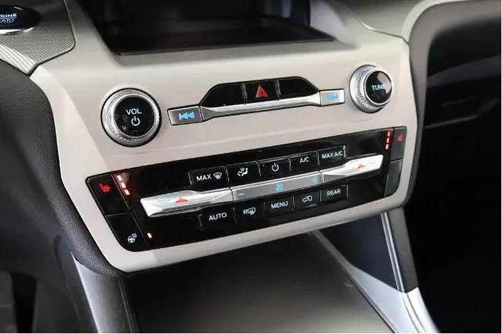 $37995 : Ford Explorer 2024 AWD XLT 4 image 7