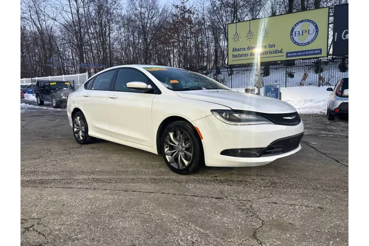 $5999 : 2015 200 S image 2