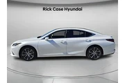 $32687 : Lexus ES 350 2023 4dr Sedan thumbnail