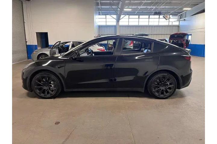 $28829 : Tesla Model Y 2021 AWD Long image 6