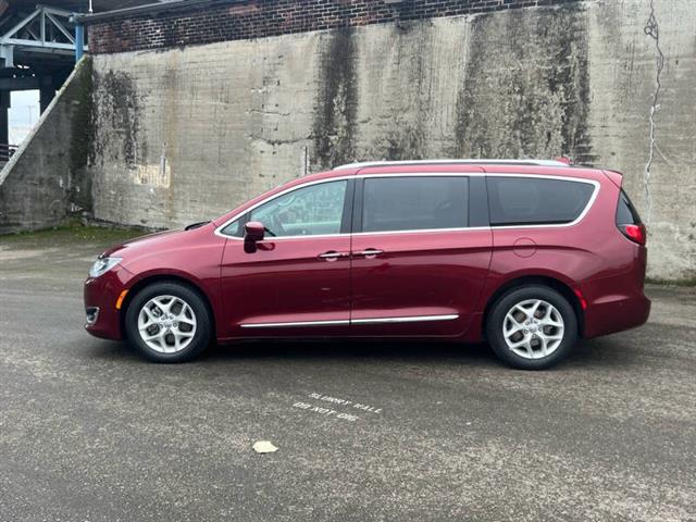 $15988 : 2017 Pacifica Touring-L Plus image 4