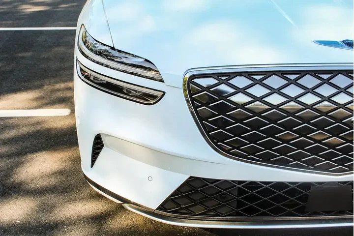 $32960 : Genesis Electrified GV70 202 image 10