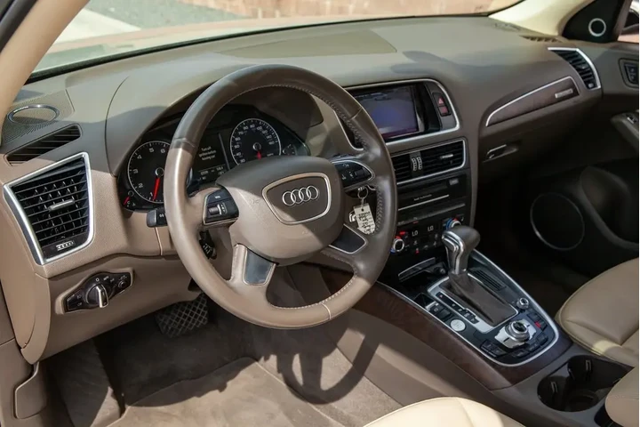 2017 Q5 2.0T Premium Plus image 10