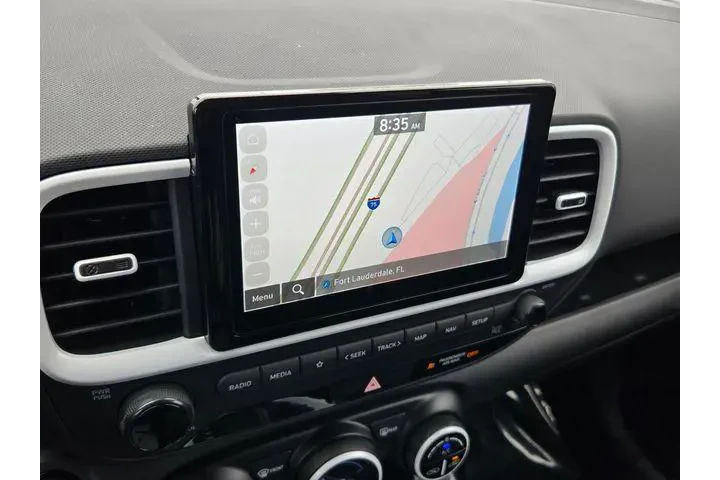 $24585 : Hyundai VENUE 2025 Limited 4 image 10