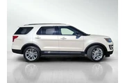 $12650 : Ford Explorer 2017 AWD XLT 4 thumbnail